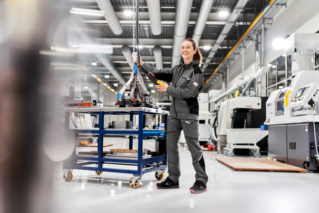 Arbeitskleidung für Damen, passgenau und strapazierfähig, Steinmüller